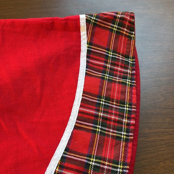 Crown & Ivy Monogrammed With "S" Christmas Tree Skirt Red W/Plaid Trim - Picture 2 of 8